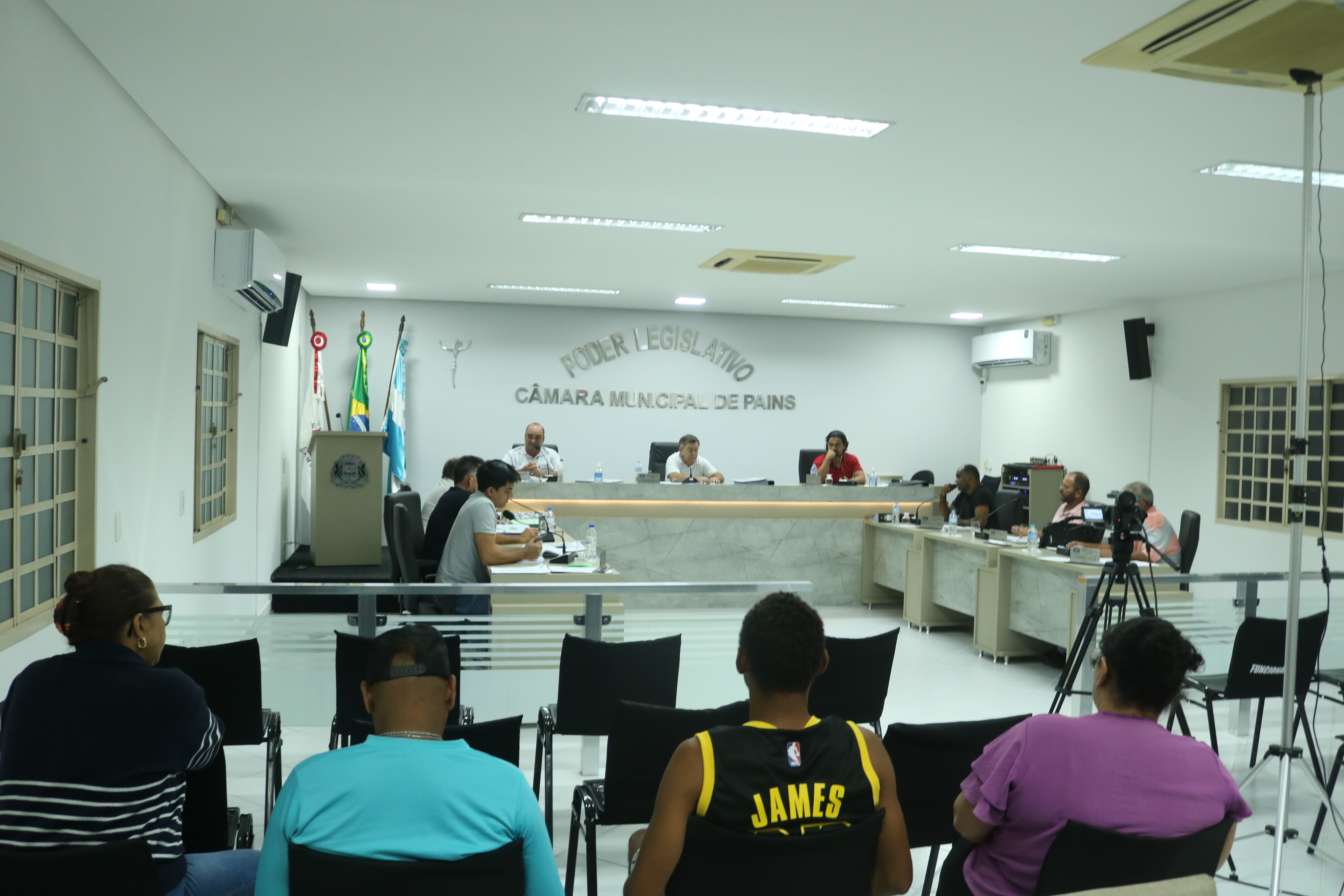 Comissões discutem Projetos de Leis que beneficiam áreas da Educação, Saúde, Transporte e Esporte em Pains