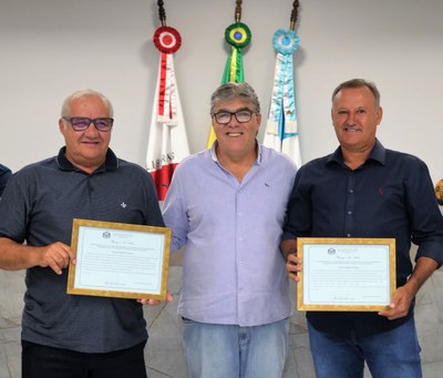 Entrega dos certificados de Honra ao Mérito. 