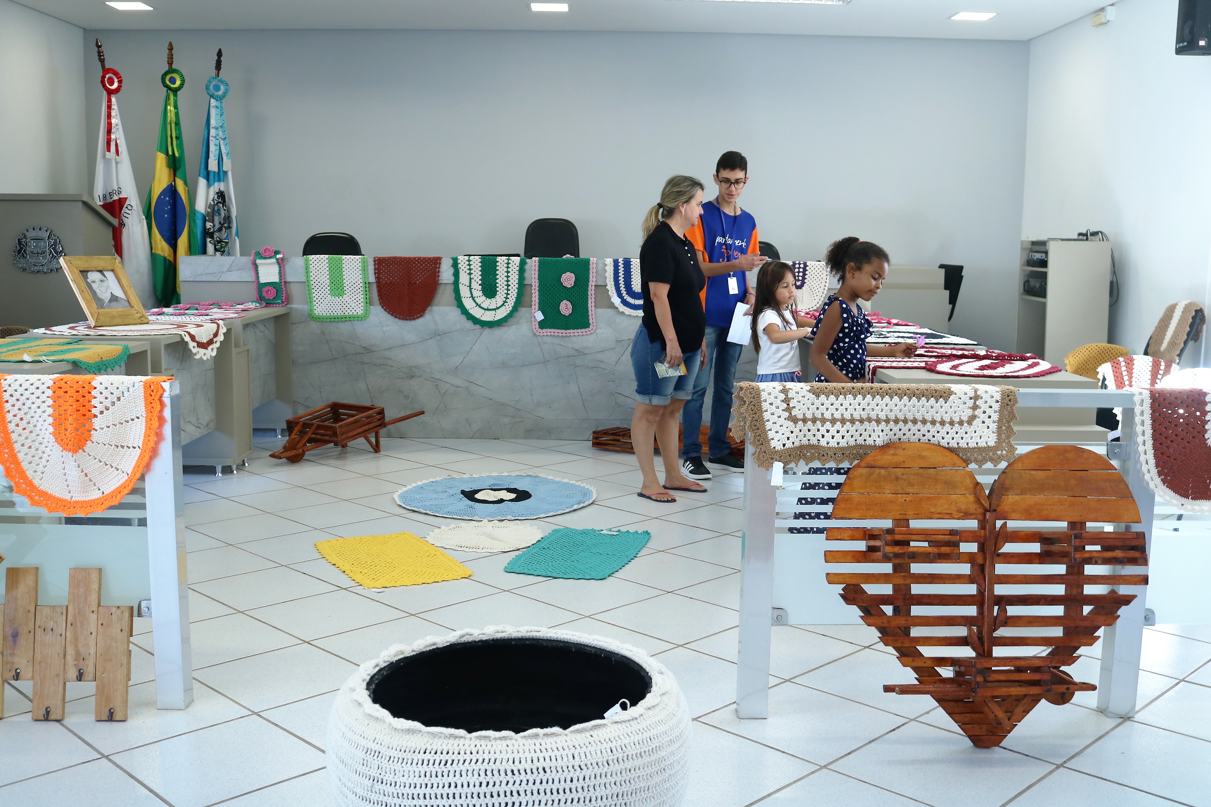 Feira de artesanato expõe trabalhos dos internos da APAC