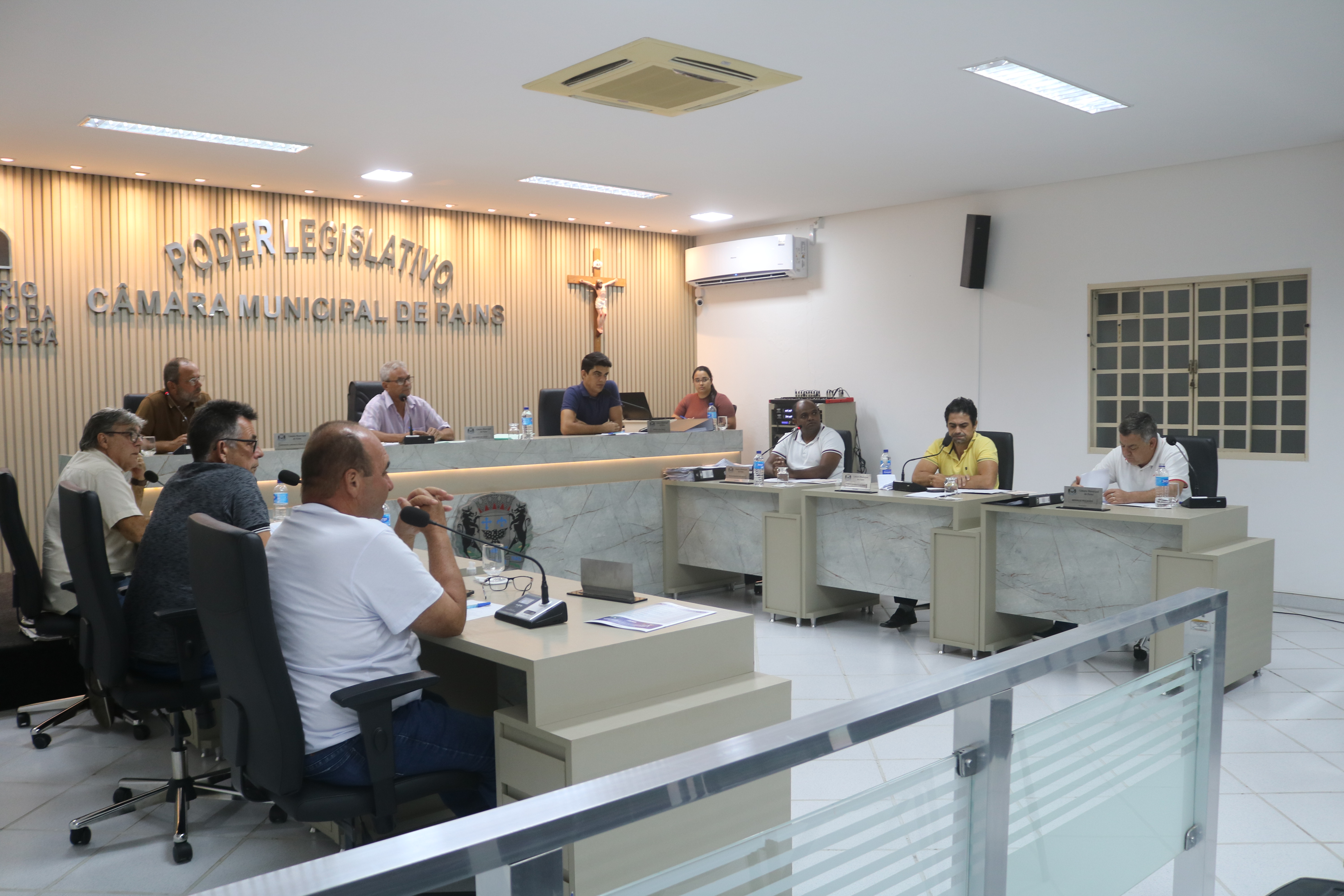 Parlamentares encaminham projetos para Comissões, aprovam Proposições, Requerimento e Ofício e esclarecem Projeto à população