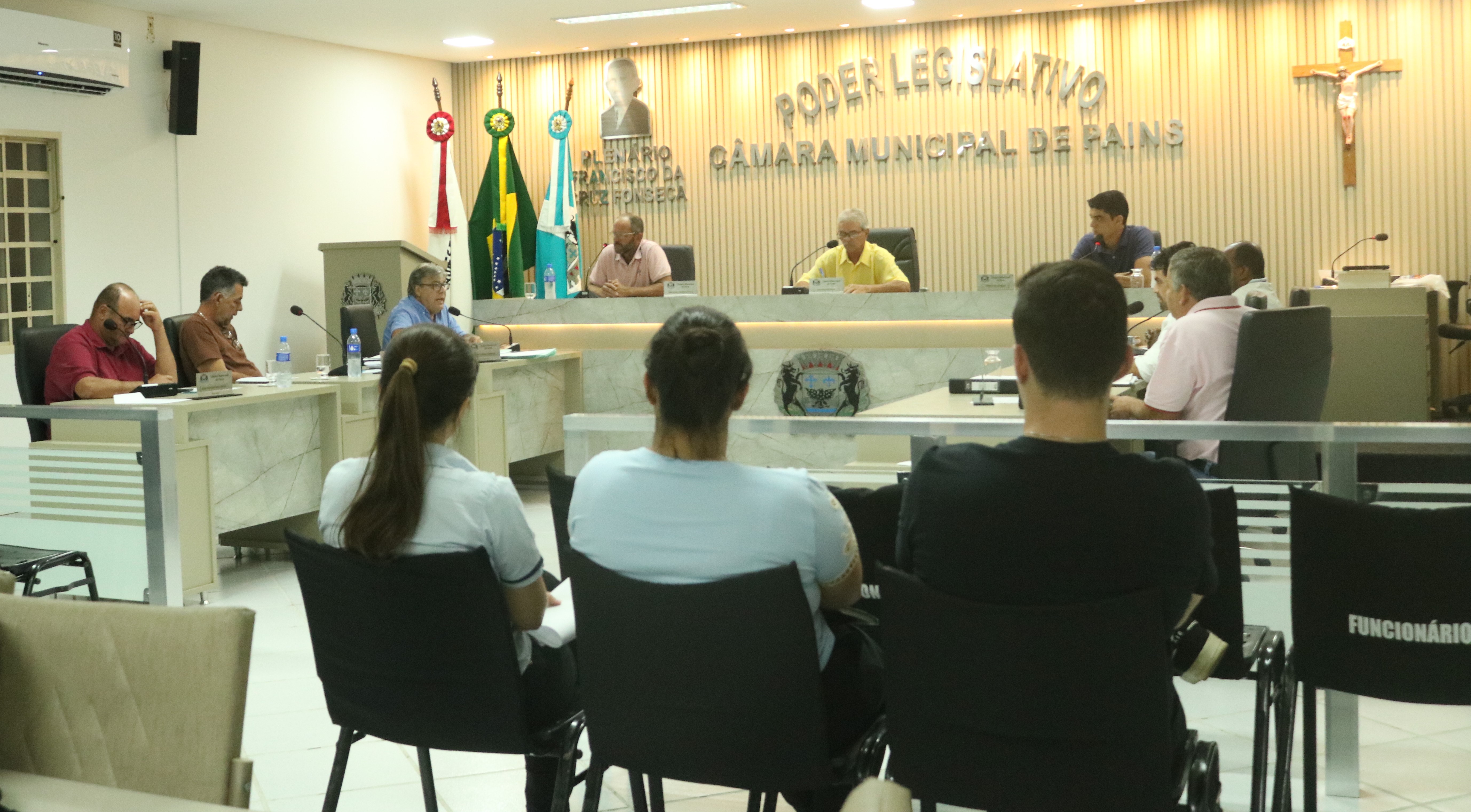 Vereadores analisam matérias e emitem pareceres favoráveis à tramitação de novos projetos